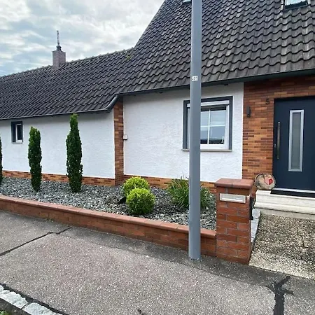 Apartment Kinofeeling Im Reihenhaus Mit Schoenem Garten