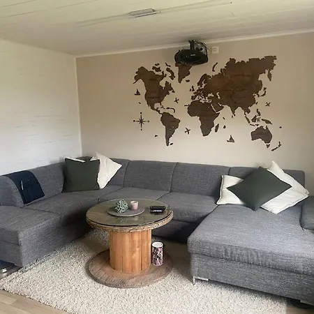 Apartment Kinofeeling Im Reihenhaus Mit Schoenem Garten